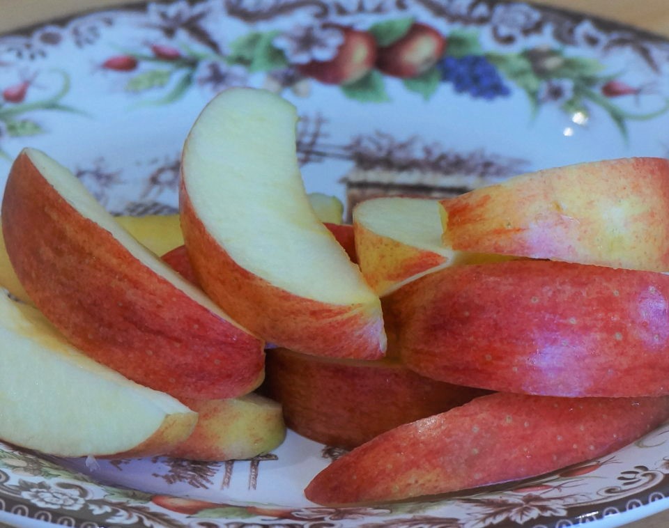 apple slices on a pretty plate