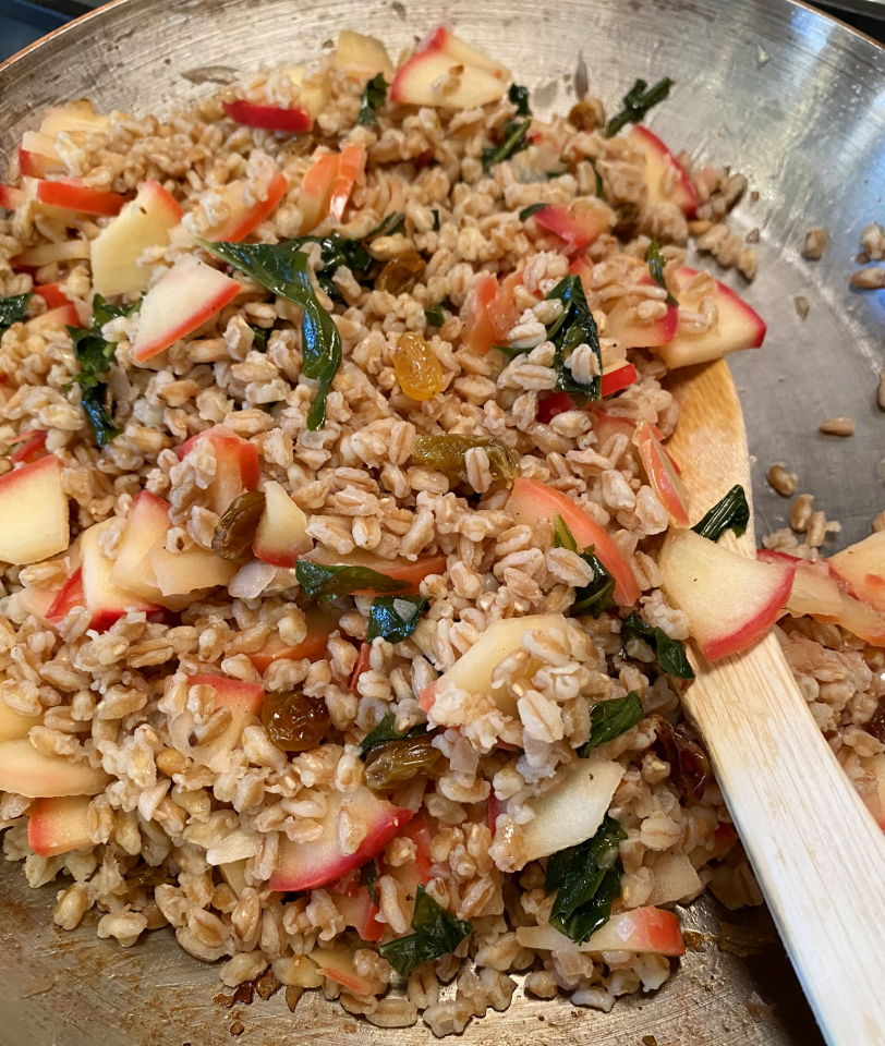 raisins and apples with farro cooked on the stovetop